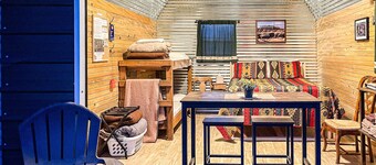 W-W: Primrose Cabin, Glamour Camping in Tiny Home Glamping Villa