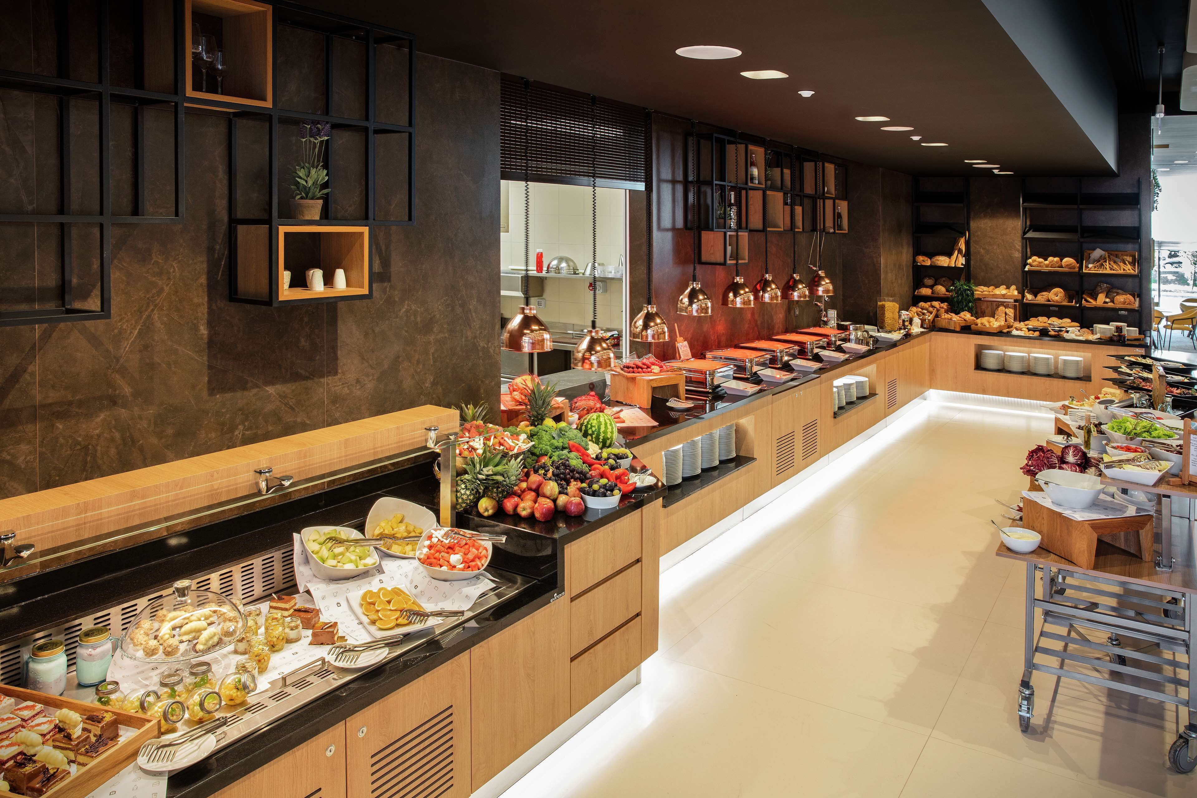 Esmorzar diari d'estil bufet (15 EUR per persona) 