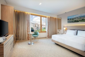 Room, 1 King Bed, Accessible | Premium bedding, down comforters, pillowtop beds, in-room safe