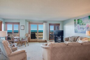 H202S: Heron Cove 202S | Living Area