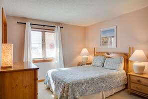 3 chambres, fer et planche à repasser, Wi-Fi, draps fournis