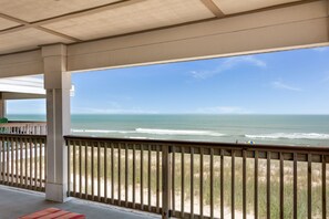 Property grounds - Daniel's Diamond: Oceanfront, Great Views, Pool (Nags Head)