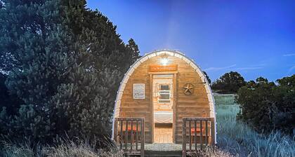 Western Wagon, Linens, Hot Showers, Stunning Views