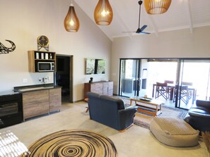Dzombo villa | Living area | 42-inch Smart TV with cable channels, TV, fireplace - Wild Dog Guest Lodge (Hoedspruit)