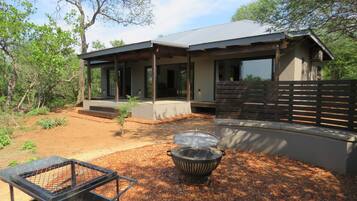 奢華別墅, 2 間臥室, 非吸煙房, 公園景觀 | 露台/庭院