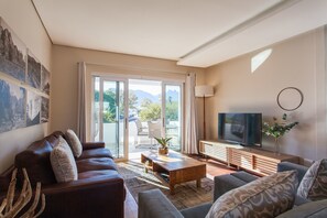 Apartamento standard, 2 quartos | Área de estar