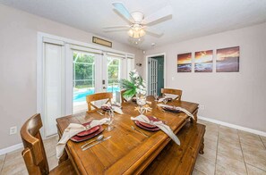 Dining - Sweet Escape Cottage - Private Pool (Indian Rocks Beach)
