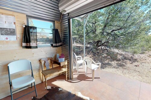 W-W: Lupine Cabin, Tiny Home in Glamping Villa