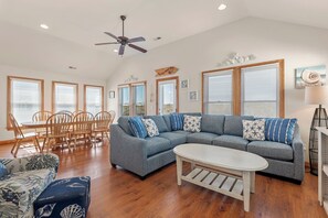 Televisión, reproductor de DVD y libros 