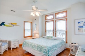 5 bedrooms, iron/ironing board, WiFi, bed sheets - Flip Flop Inn: Semi-oceanfront, Private Pool, Spa (Nags Head)