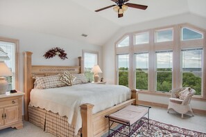 5 bedrooms, iron/ironing board, WiFi, bed sheets