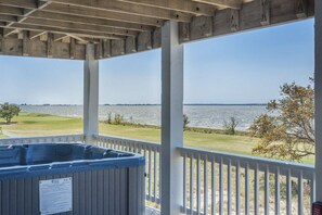 Outdoor spa tub - Sand Hills South: Soundfront, Golf Discounts, Spa (Nags Head)