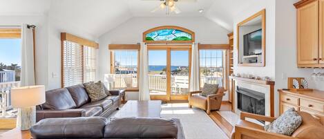 Tv, eldstad, dvd-spelare och bordsfotboll