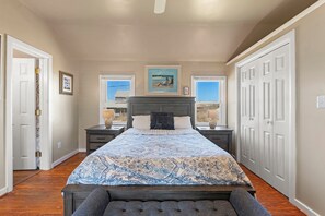 4 bedrooms, iron/ironing board, WiFi, bed sheets