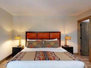 5 bedrooms, desk, iron/ironing board, free WiFi
