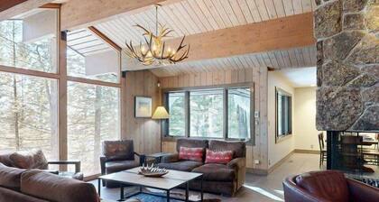 JHRL - Moose Hideaway - Beautiful 5-bedroom tucked into the Woods