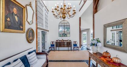 Exquisit renovierte Scheune in Bridgehampton mit deckenhohen Fenstern, 1 Meile in die Stadt