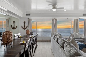 Dining - Pet-Friendly Oceanfront Duplex with a Spa C3015-A (Carlsbad)