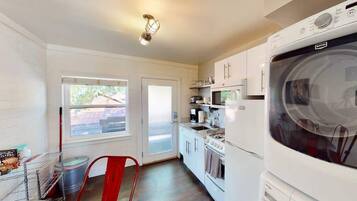 Coffee/tea maker, fridge, microwave, oven