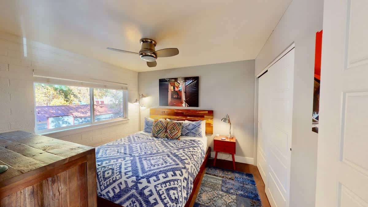 1 habitación, tabla de planchar con plancha, wifi gratis y ropa de cama 