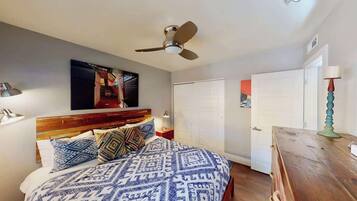 1 bedroom, iron/ironing board, WiFi (free), bed sheets