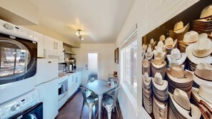Coffee/tea maker, fridge, microwave, oven - Moab Flats - 4, All-Star Downtown Location, Pet Friendly (Moab)