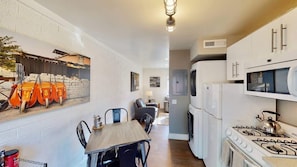 Coffee/tea maker, fridge, microwave, oven - Moab Flats - 6, Amazing Location, Great Backyard (Moab)