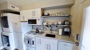 Coffee/tea maker, fridge, microwave, oven - Moab Flats - 2, Bring Your Pet and Ditch the Car! (Moab)