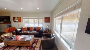 TV - Moab Flats - 5, Mid Century Modern on Main (Moab)
