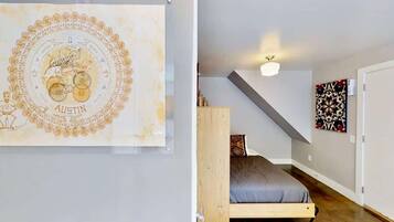 1 slaapkamer, een strijkplank/strijkijzer, gratis wifi, beddengoed