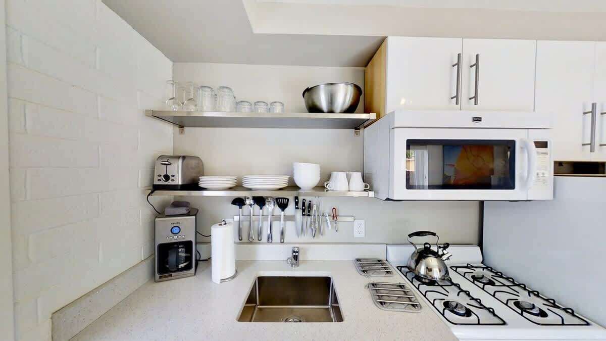 Coffee/tea maker, fridge, microwave, oven