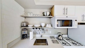 Coffee/tea maker, fridge, microwave, oven - Moab Flats - 1, Instaworthy Decor and Location (Moab)