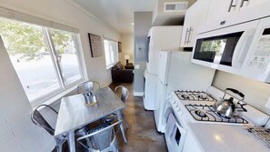 Coffee/tea maker, fridge, microwave, oven