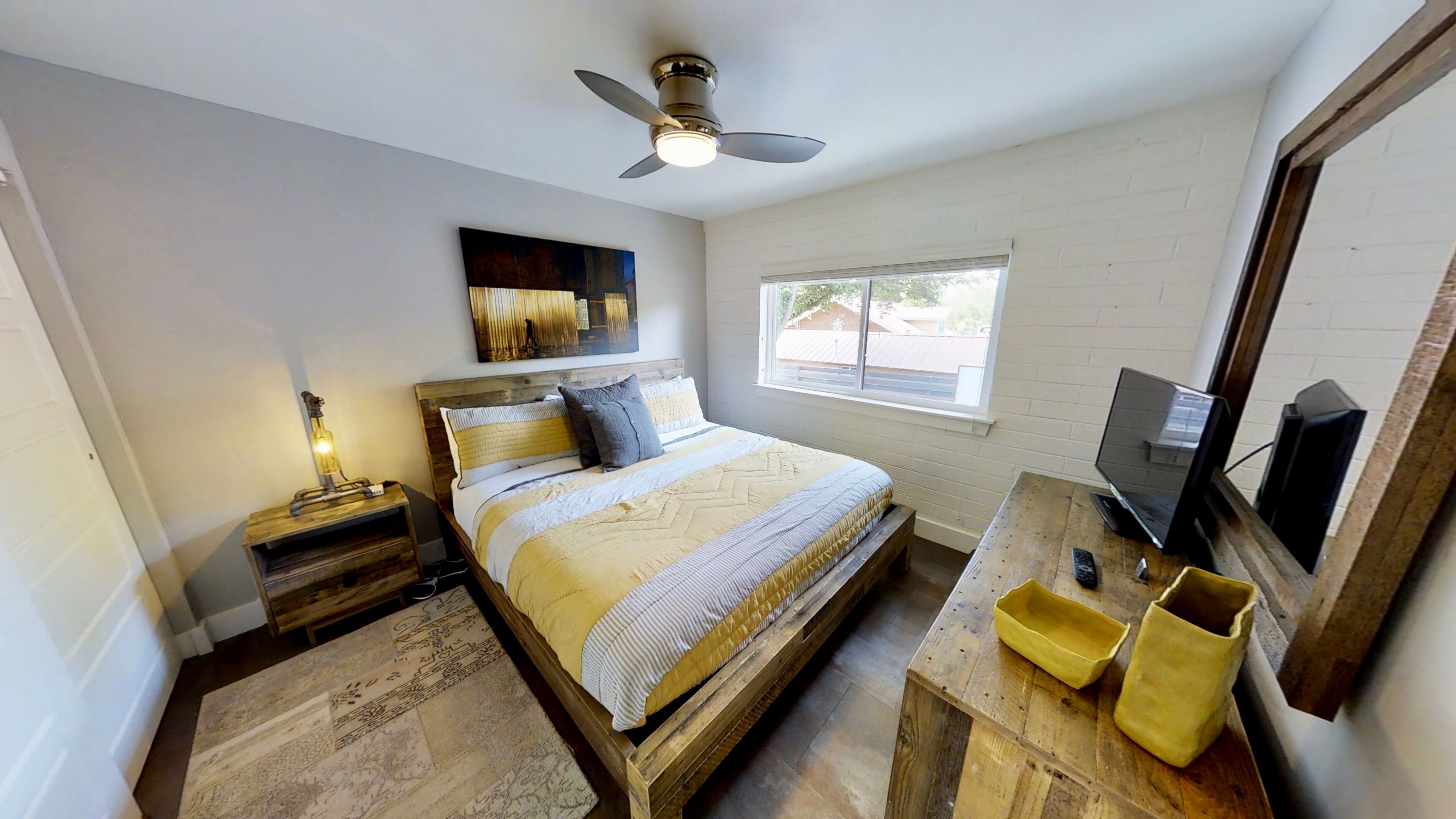 1 slaapkamer, een strijkplank/strijkijzer, gratis wifi, beddengoed