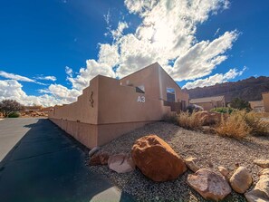 A building with a flat roof and a sign marked 'A3' on the side. - Arches Abode - A3, 3 Bedroom Condo in Moab and Beautiful Views (Moab)