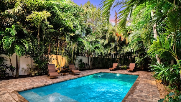 Unclassified image, 1 of 49, button - Casa Mahalo | Pet Friendly, Ping Pong Table, Private Heated Pool, Steps to Beach! (Siesta Key)