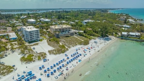 Una playa cerca, toallas de playa