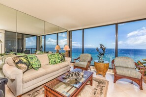 Living area - Outstanding Oceanfront Views - Mahana 1017 (Lahaina)