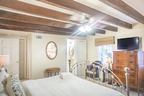 1 bedroom, desk, iron/ironing board, free WiFi