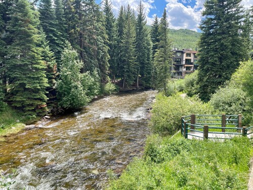 Vail Condo, walk to Ski School & Village VTE5B