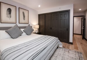 3 室のベッドルーム、アイロン / アイロン台、WiFi (無料)、ベッドシーツ