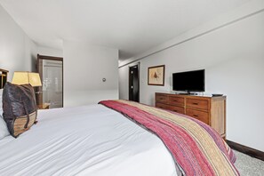3 chambres, fer et planche à repasser, Wi-Fi gratuit, draps fournis