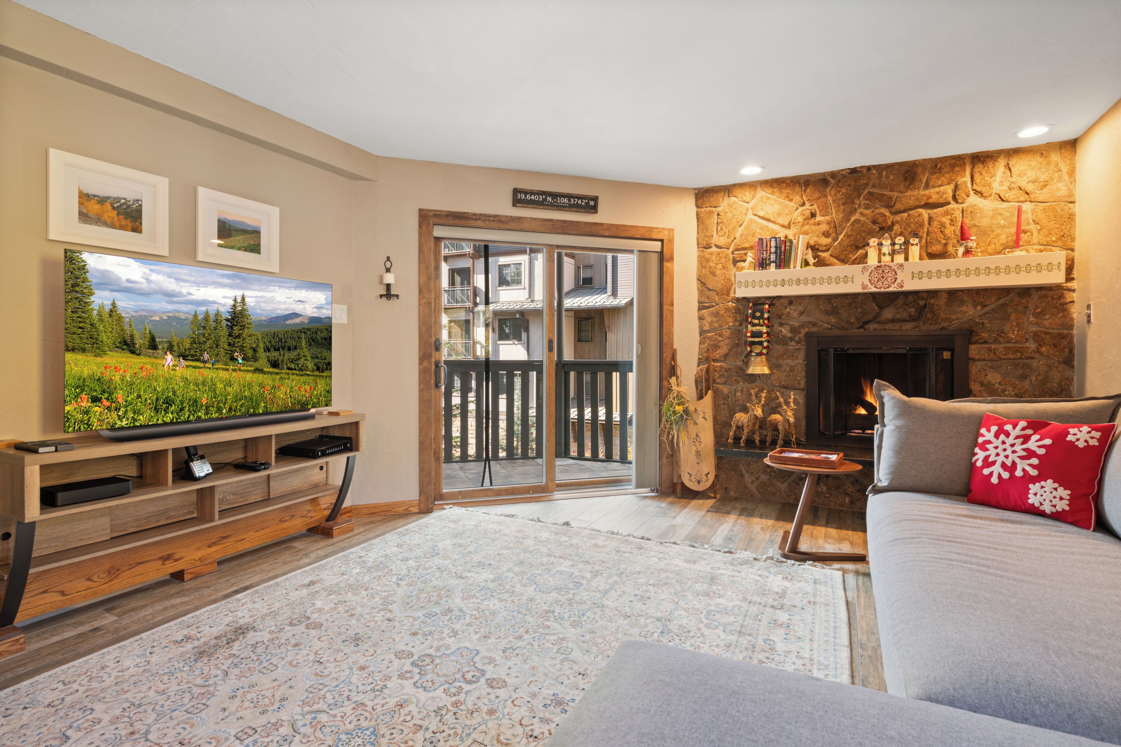 TV, fireplace, offices