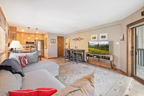 TV, fireplace, offices