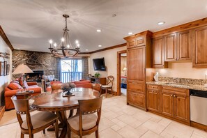 Interior - Remodeled Condo Vail Mtn Views | W201 (Vail)