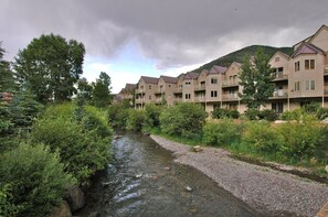 Exterior - Walk to All! Riverside Balcony with Ski Mountain Views and pool + hot tub (Telluride)