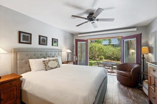 Mountain Style, Ground Floor on River Trail w/ Patio, Hot Tub