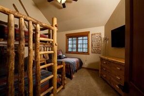 4 bedrooms, free WiFi, bed sheets