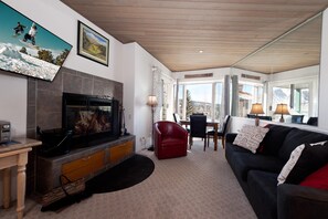 TV, fireplace - 4th Floor Studio - Views - Deck - Ski in/Ski Out - Affordable (Durango)