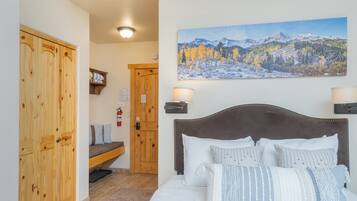 Iron/ironing board, free WiFi, bed sheets